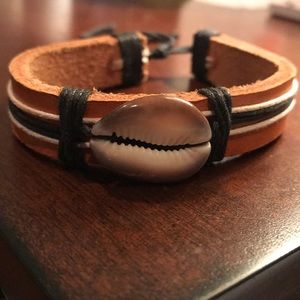 ✨FINAL PRICE✨ Cowrie shell bracelet
